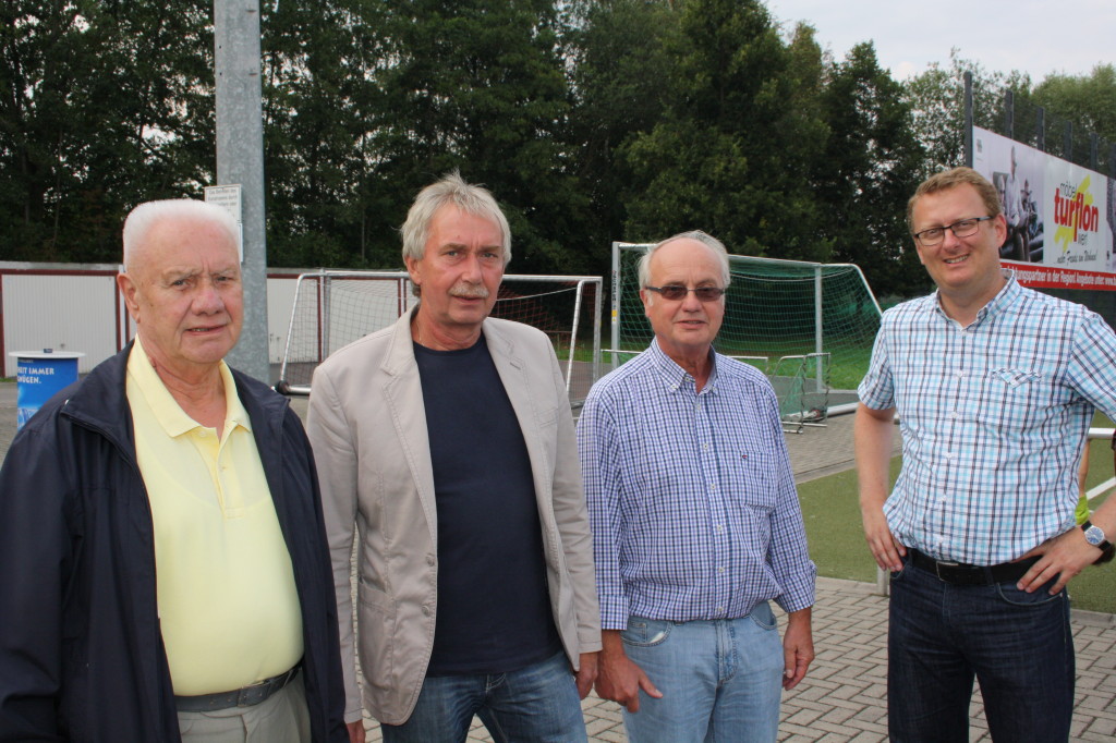 v.li. Franz Kampmann (Ehrenpräsident), Paul Raupach (Ratsmitglied), Heinrich Kampmann (Vorsitzender), Oliver Kaczmarek (Mitglied des Bundestages)