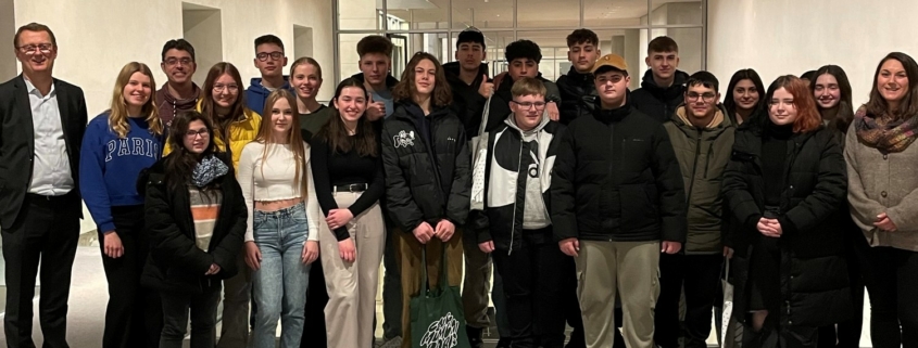 Schüler*innen der Peter-Weiss-Gesamtschule Unna besuchten im Januar den Bundestag.